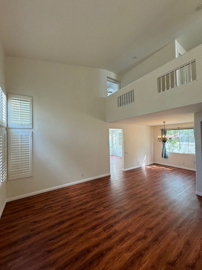 Foto del edificio - Updated newer home in gated Lang Ranch community