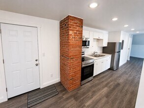 Building Photo - 308 Hill St