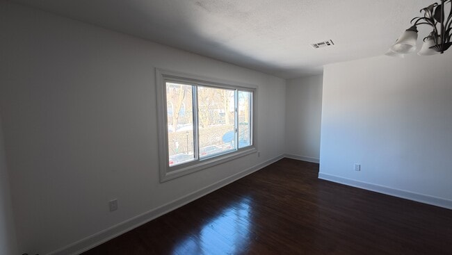 Living/Dining - 1302 Morris St