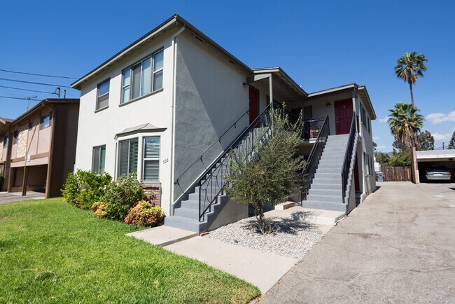 Foto del edificio - 533 E Chevy Chase Dr