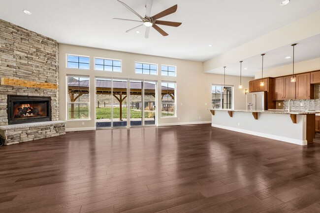 Foto del edificio - 5 Bedroom One of a Kind - Horse Property -...