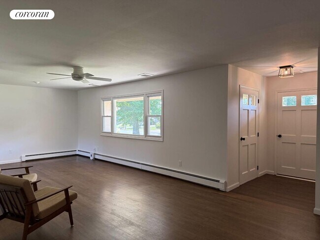 Building Photo - 3220 Delmar Dr
