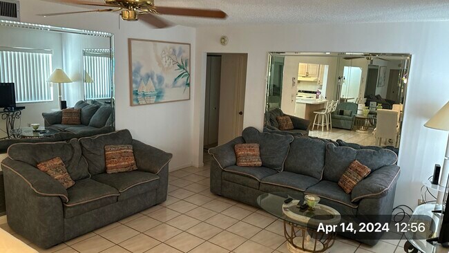 Foto del edificio - 301 Knotty Pine Cir