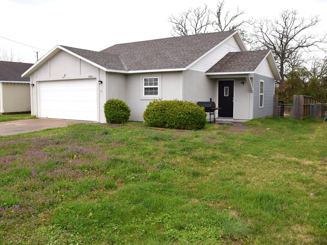 Primary Photo - Fantastic 3 bedroom home in Rogers