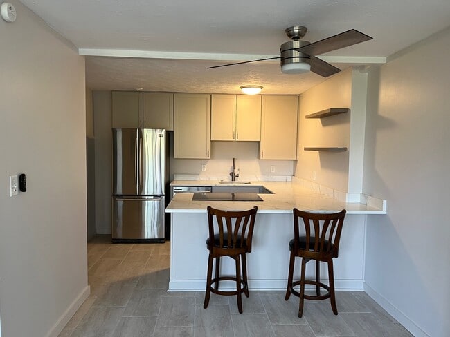 Kitchen - 11811 Lake Ave