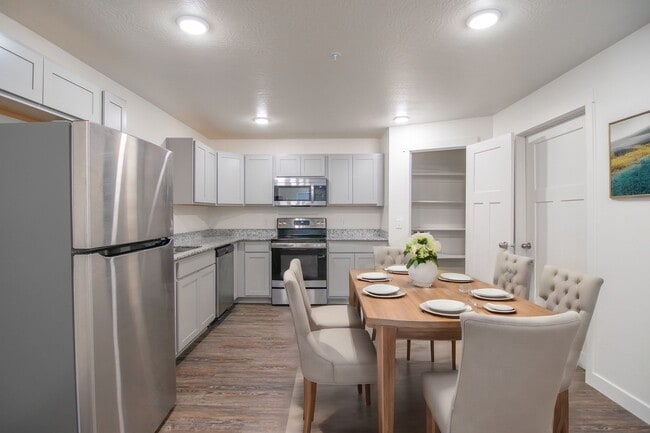 Building Photo - $1000 Off Your First Month's Rent! Open Ho...