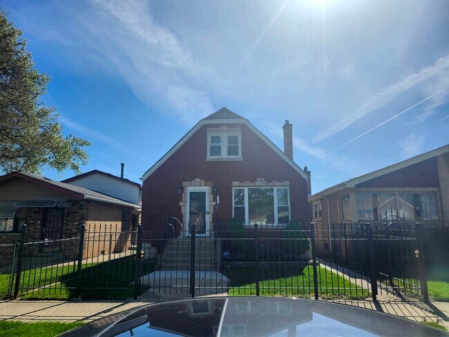 Foto del edificio - 8731 S Constance Ave