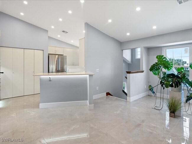 Foto del edificio - 220 39th Ave NW