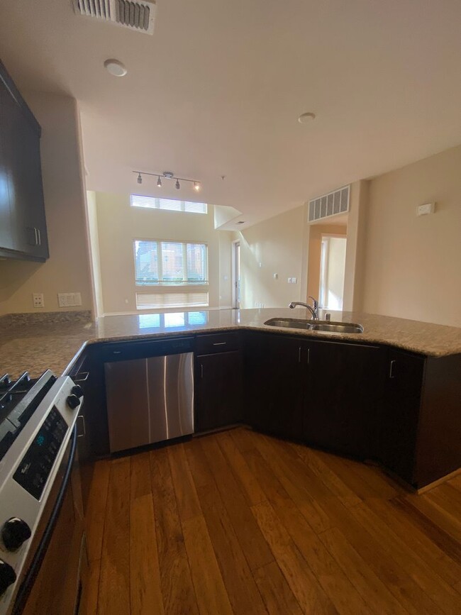 Building Photo - Luxury Condo 2 BED 2 BA at Dublin Elan - W...