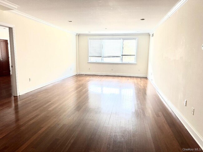 Foto del edificio - 171 Great Neck Rd