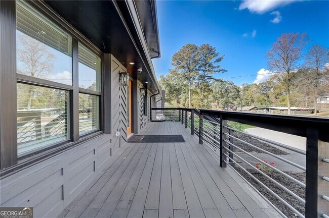 Building Photo - 3202 Kingsdale Dr SW