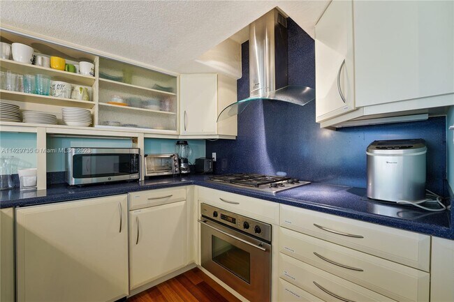 Building Photo - 5060 N Ocean Dr