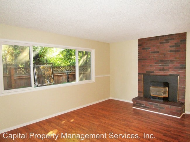 Building Photo - 2610 NE Clackamas St