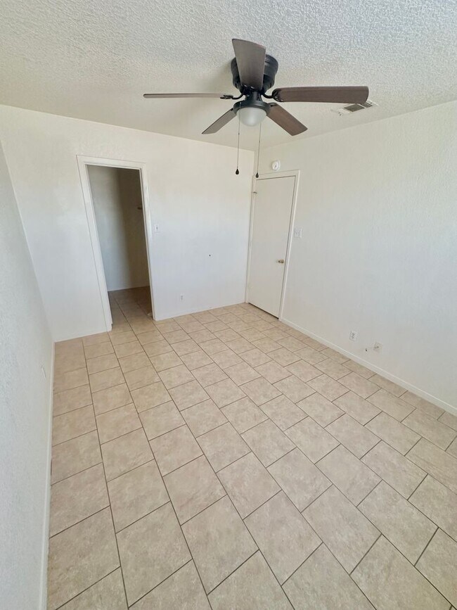Building Photo - 1103 Circle M Dr