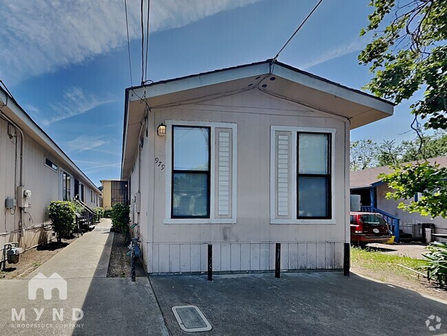 Building Photo - 979 45th St