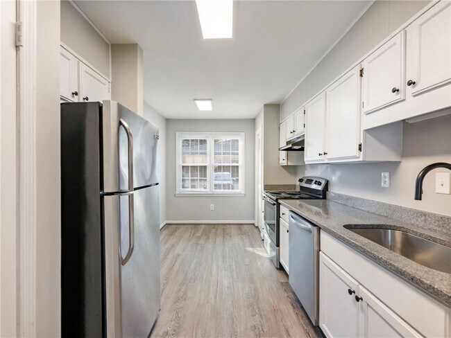 Foto del edificio - 6500 Gaines Ferry Rd