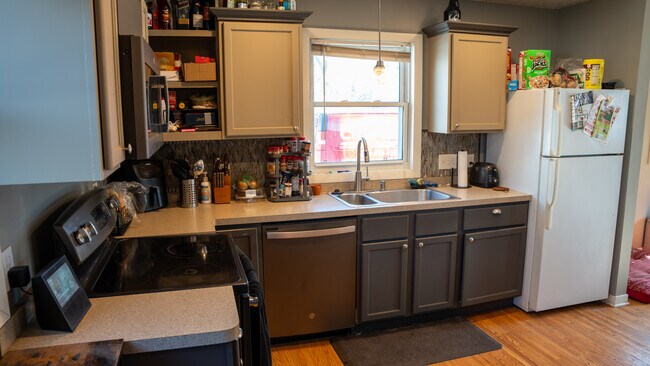 Cocina 1 - 5864 Quebec Ave N