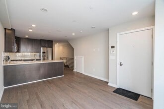 Building Photo - 1434 Clymer St