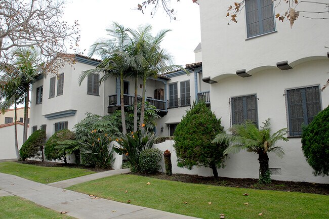 Edificio - 6030 Whitworth Dr