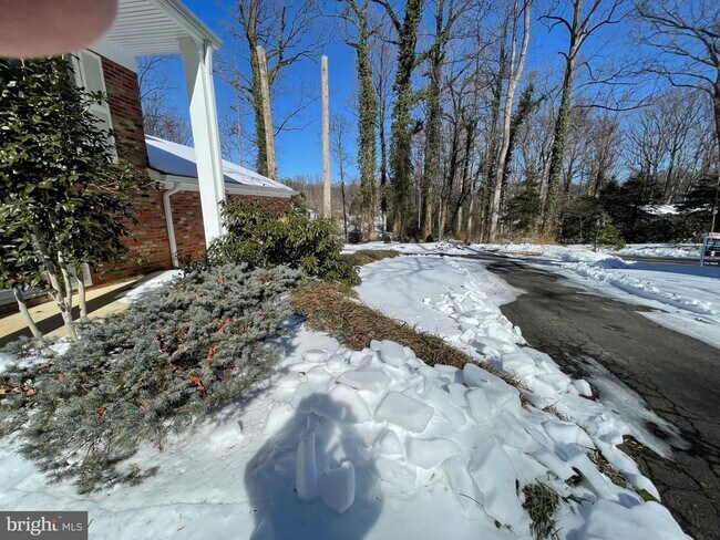 Building Photo - 5300 Summit Dr