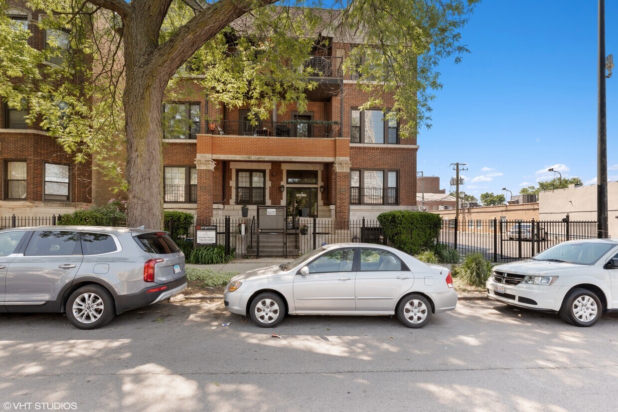 Primary Photo - 3520 S King Dr