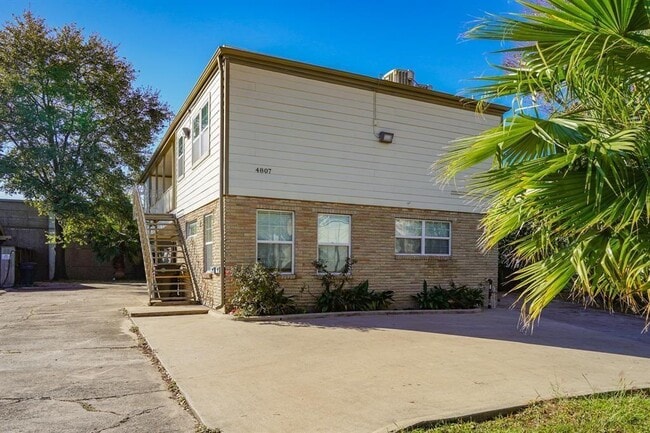 Foto del edificio - 4807 Merwin St