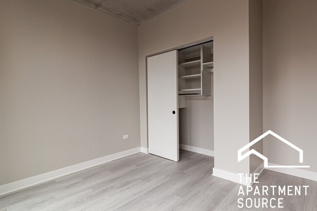 Photo - 4611 N Broadway (Chicago, IL) Apartment