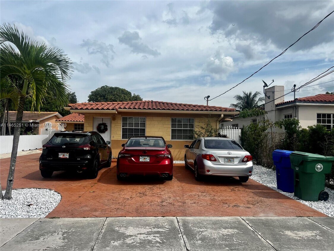 Primary Photo - 1023 NW 33rd Ave