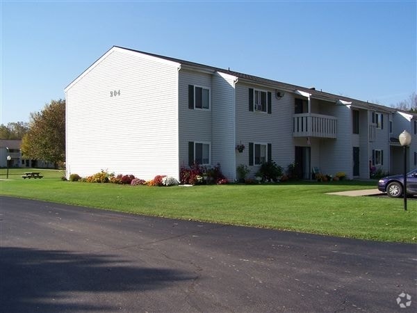 Building Photo - Brookwood Manor
