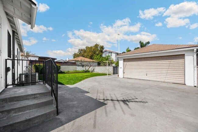 Foto del edificio - Adorable 2 Bed / 1 Bath Home In Pico Rivera near Birney Tech Academy