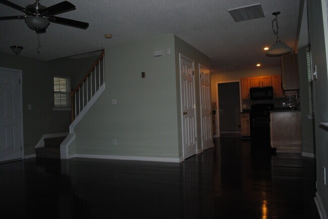 Building Photo - 3012 Queensdale Dr