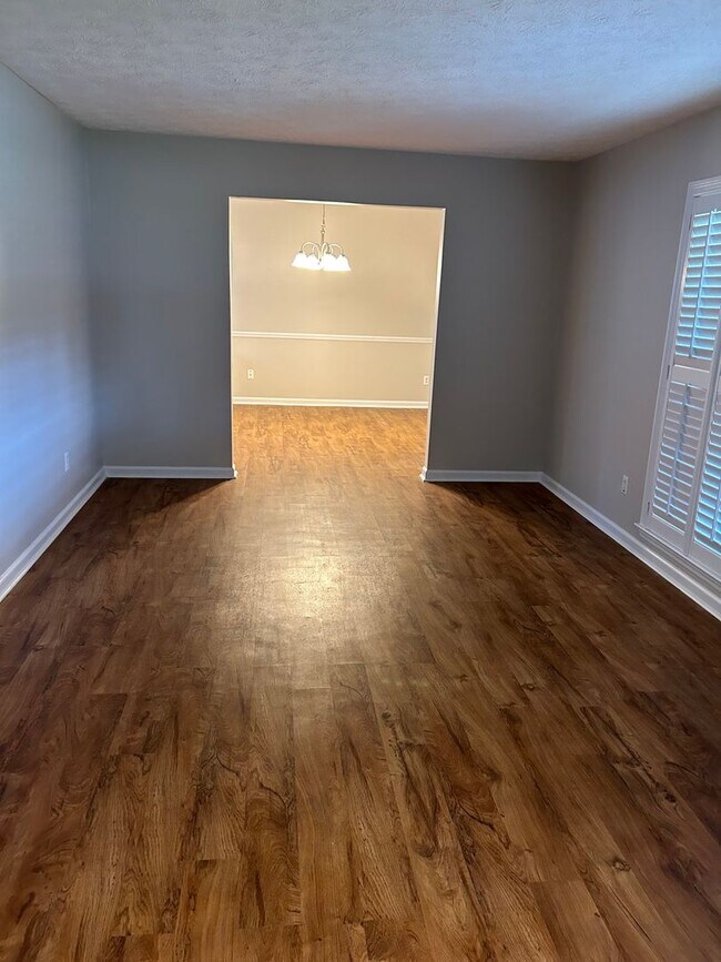 Building Photo - 3 bedroom 2 bath Windsor Park