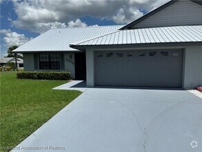 Building Photo - 2505 N Orangewood St