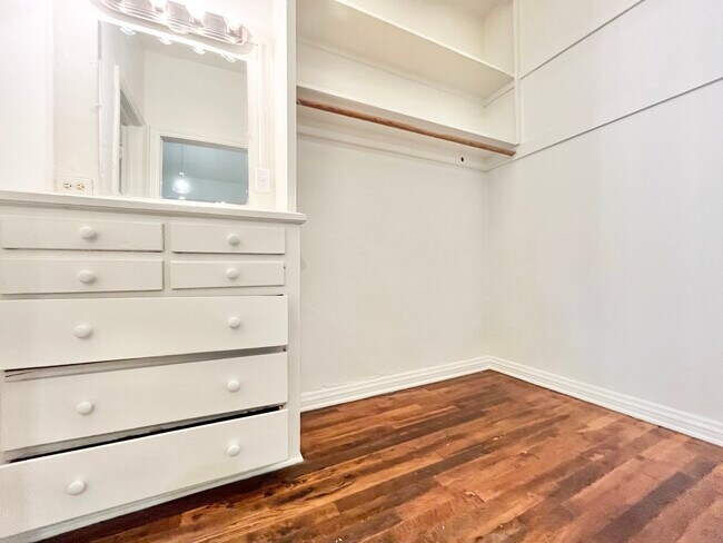 Foto del edificio - 836 Sanborn Ave Los Angeles, CA 90029