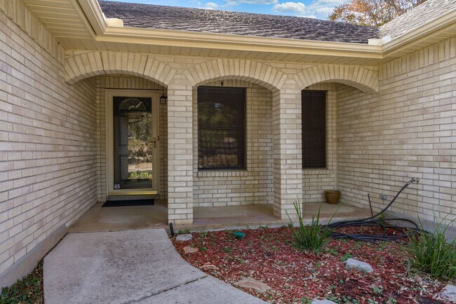 Building Photo - 4 Bedroom/2 Bath Champions Spring Subdivision