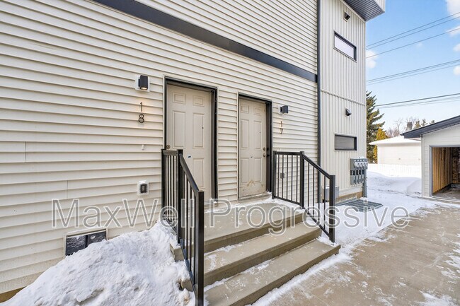 Photo du bâtiment - 13516-13115 115 Ave NW