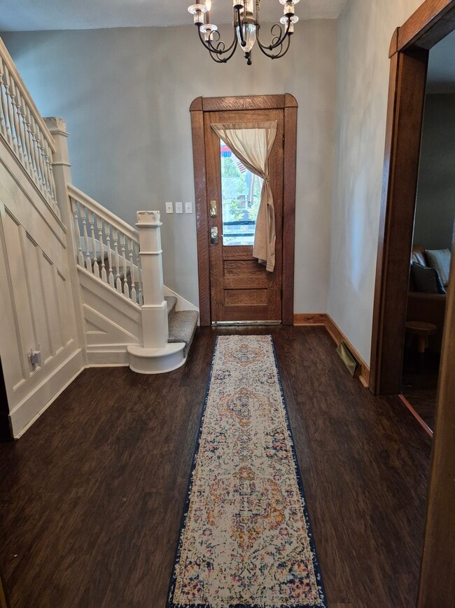 Building Photo - 615 N Meridian St