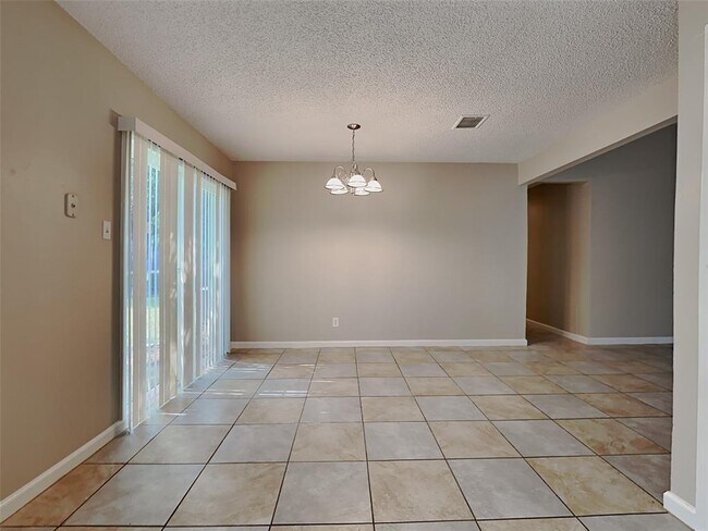 Foto del edificio - 15830 Willmore Ln