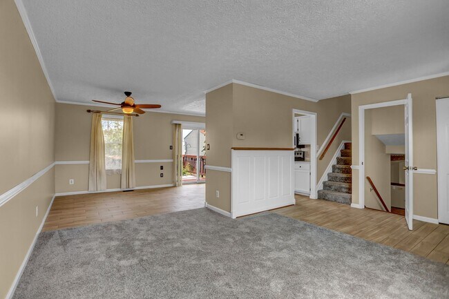 Foto del edificio - Spacious 4-Level Home with Deck, Workshop ...