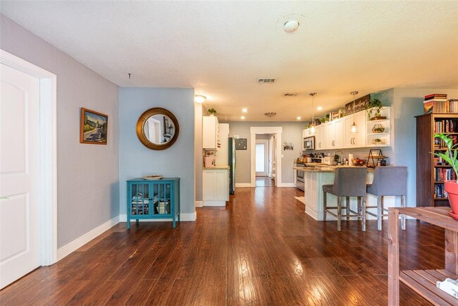 Foto del edificio - 1717 E Lambright St N