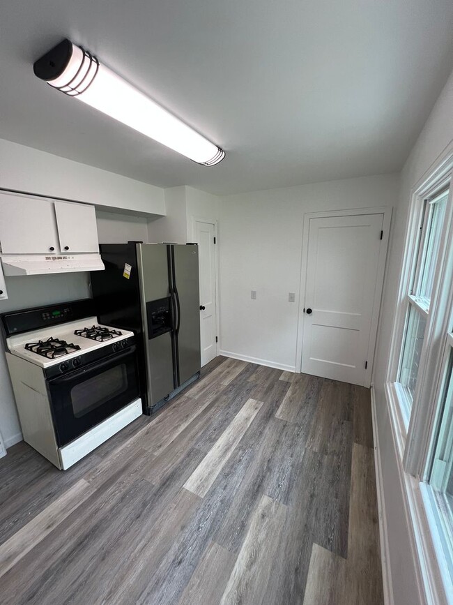 Building Photo - 2 Bedroom 1 Bathroom 1200.00