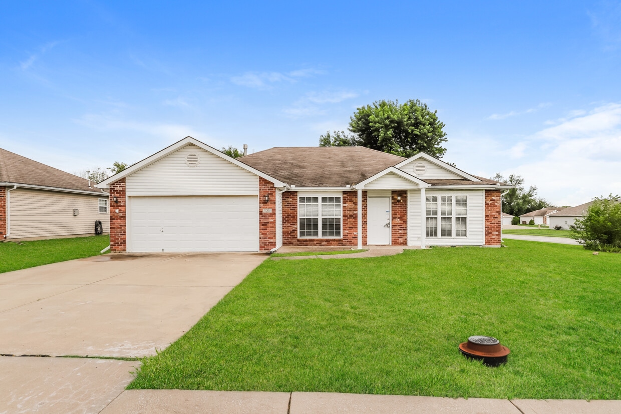 Primary Photo - 735 Carlisle Dr