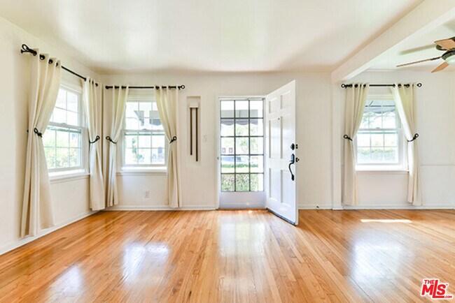 Foto del edificio - 2468 Glencoe Ave