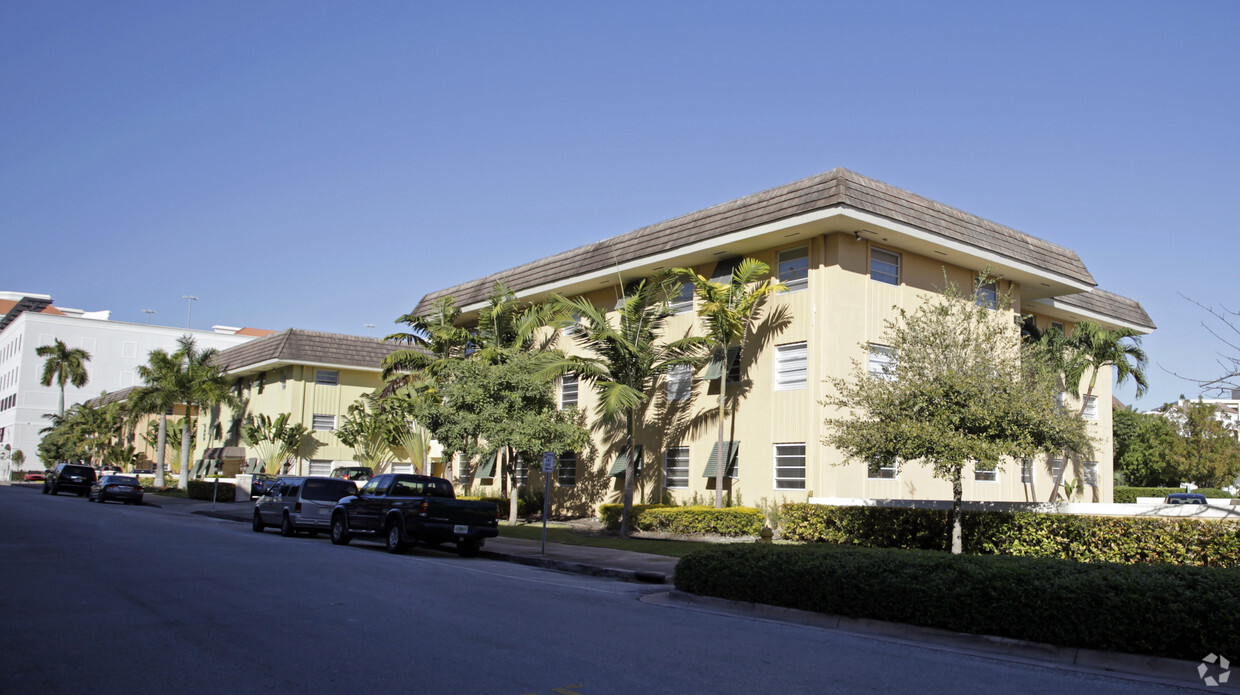 Foto del edificio - San Remo Apartments