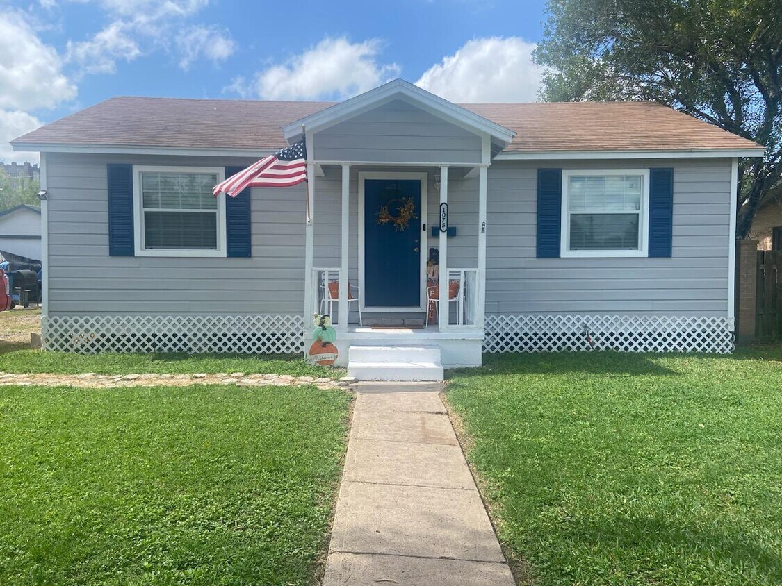 1075 N Dick Dowling St, San Benito, TX 78586 House Rental in San