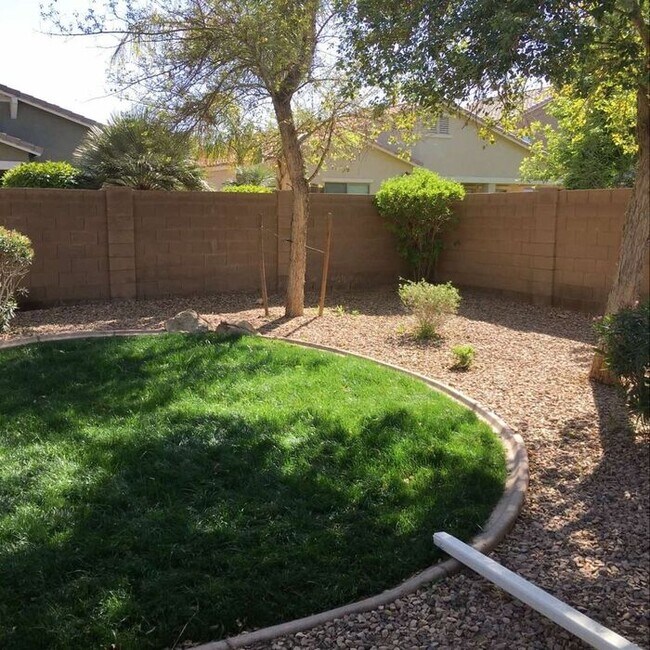 Building Photo - 2895 E MELROSE ST - 4BR 2BA Higley/Germann...