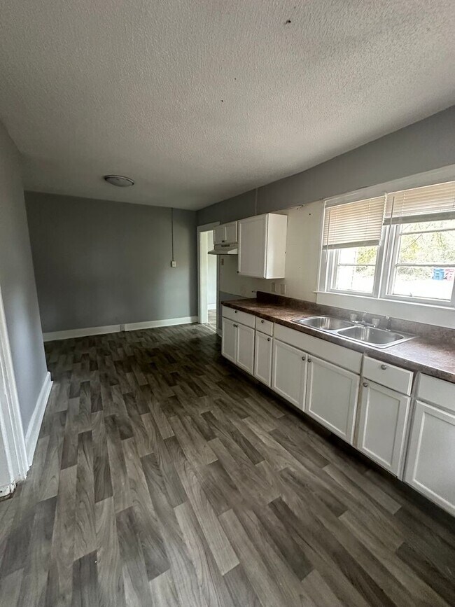 Foto del edificio - 3 bedroom 1 bath cozy home!