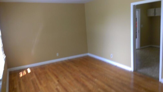 Building Photo - 3600 Lakewood Dr NW