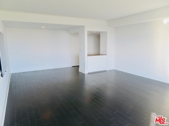 Foto del edificio - 818 N Doheny Dr