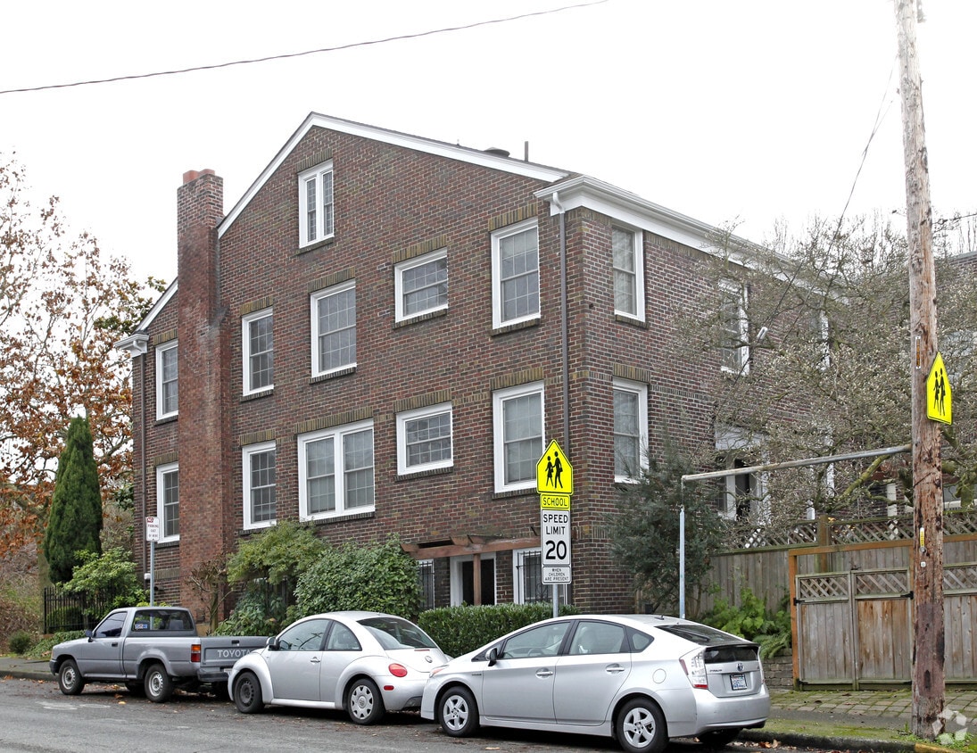 Building Photo - 745 Federal Ave E